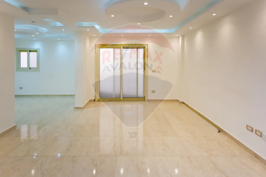 شقة مرخصه للبيع 120 م سموحه (كومباوند في ش النصر)