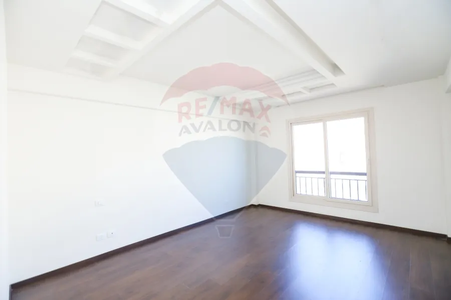 standalon Villa for Sale 418 m King Marriott (jiwar Compound)