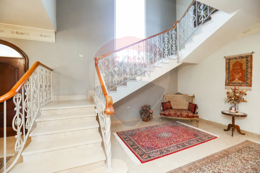 Villa for sale 3,000 m King Mariout (Palaces Area)