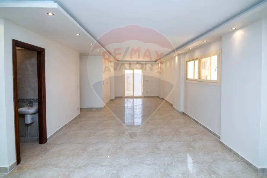 شقة للبيع 135 م جليم (ش محمد مقبل - متفرع من البحر)