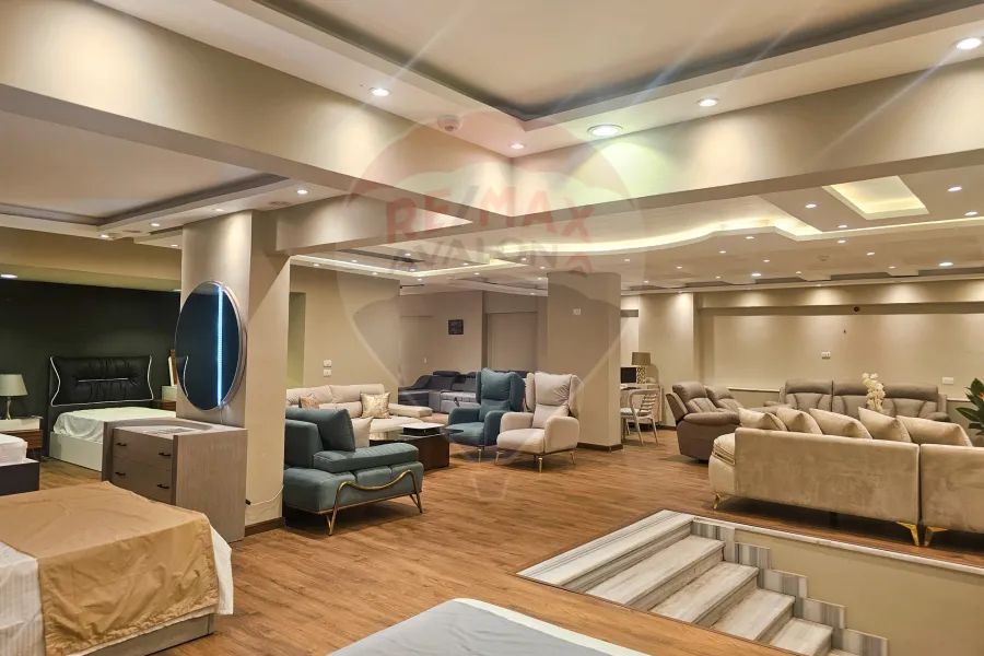 محل + صندرة للبيع 550 م  الإبراهيمية (على البحر مباشرة)