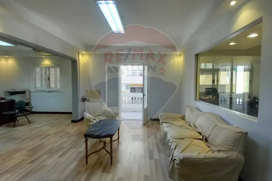 Building for sale 590 m Gleem (steps from the sea)