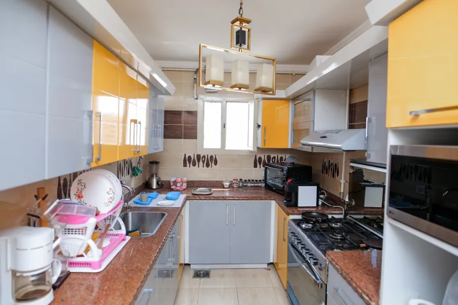 شقة للايجار مفروش 180م سان ستيفانو ( على الترام )