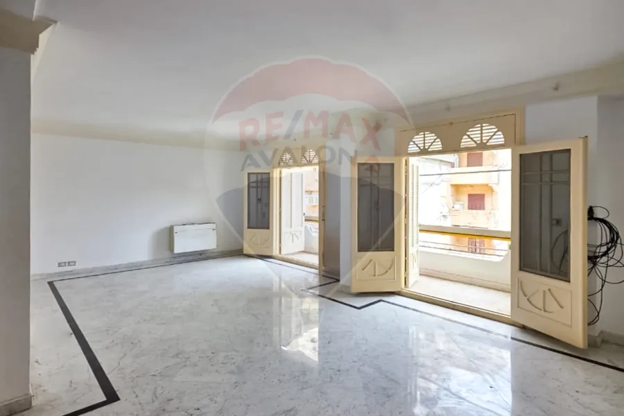 شقة دوبلكس للبيع 320 م لوران (متفرع من ش شعراوي)