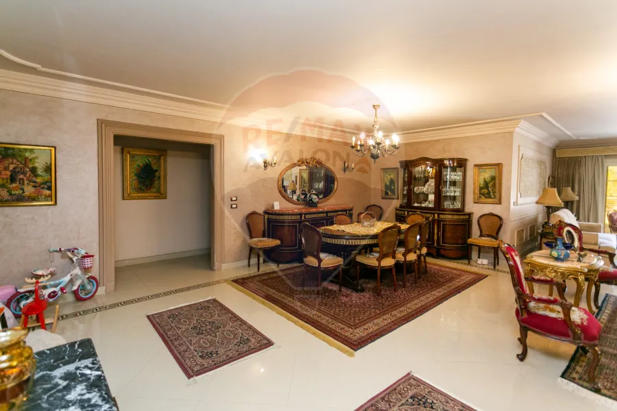 شقة للبيع 311 م لوران (علي الترام مباشرة)