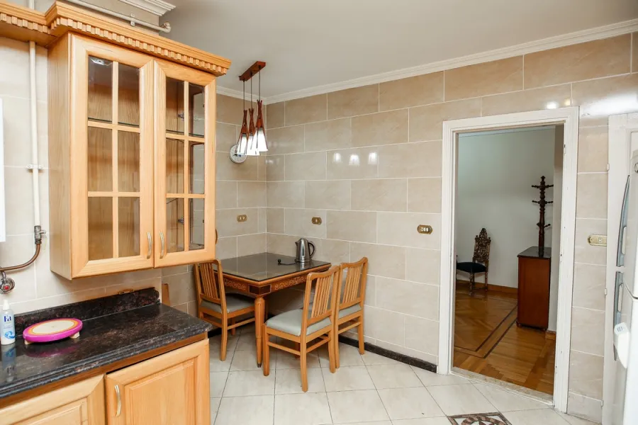 شقة للايجار مفروش 310م كفر عبده (خطوات من ش أبوقير)