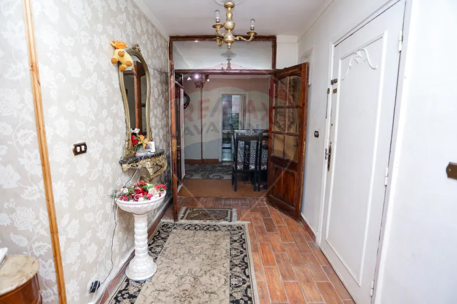 شقة للبيع 200 م لوران ( خطوات من ش شعراوى والبحر )