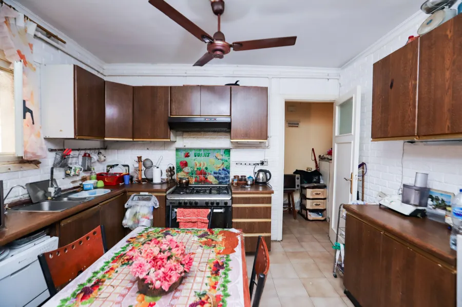 شقة للبيع  200 م سموحة (خلف ميدان فيكتور عمانوئيل)