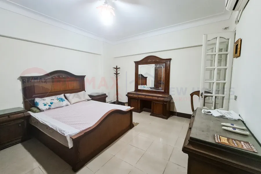 شقة للإيجار السنوى المفروش 150 م لوران (تالت نمرة من البحر)