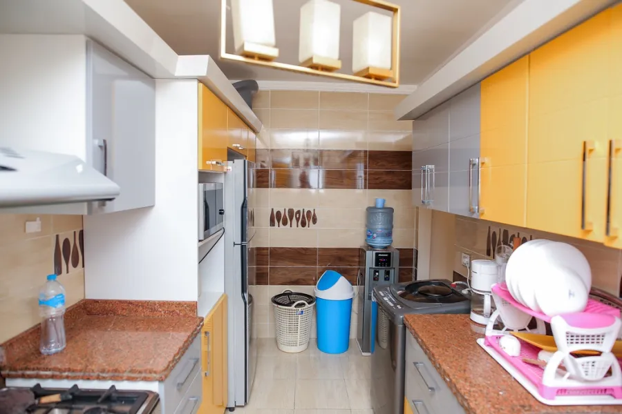 شقة للايجار مفروش 180م سان ستيفانو ( على الترام )