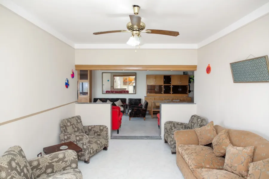 شقة للبيع 200م المندرة - على البحر مباشرة