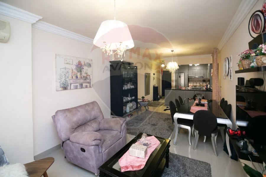 شقه للبيع 100 م كامب شيزار ( ثاني نمره من البحر )