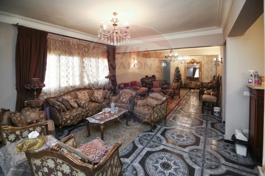 شقة للبيع 300 م سيدي جابر (خطوات من البحر)