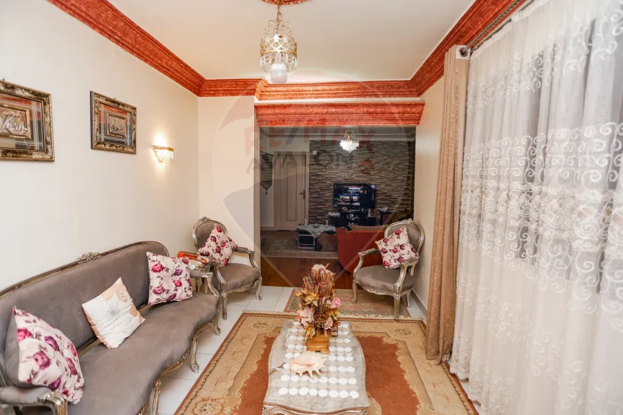 شقة للبيع 200 م سيدي بشر  (ش جمال عبد الناصر)