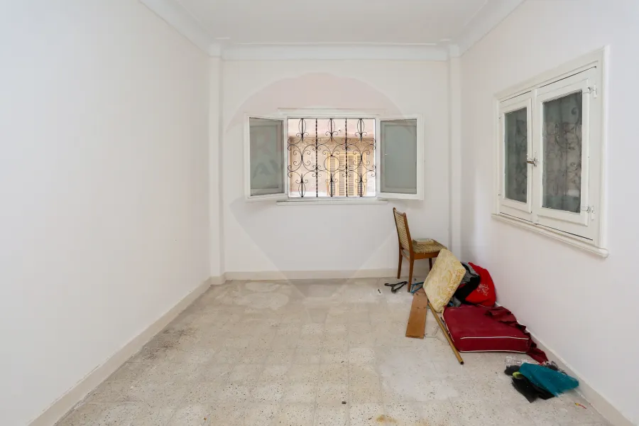 فيلا للبيع 250 م سموحة (ش مصطفي كامل)