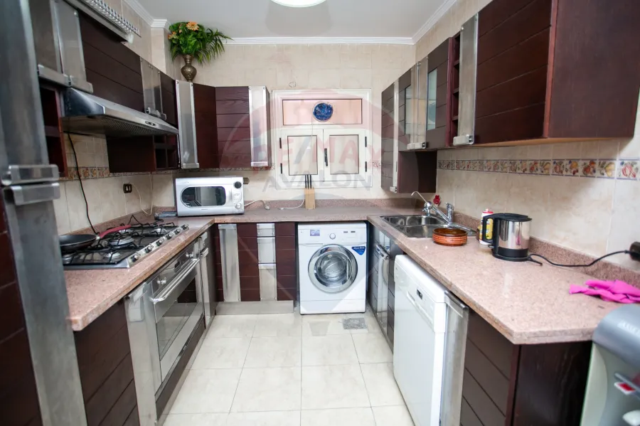 شقة للبيع 220 م ستانلى (متفرع من البحر)