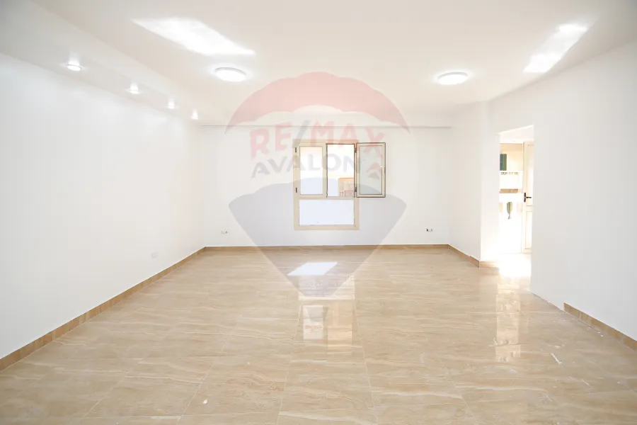 شقة للبيع 300 م  كفر عبده (ش قرادحي)