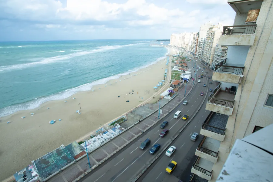 شقة للبيع 135م العصافرة (على البحر مباشرة)