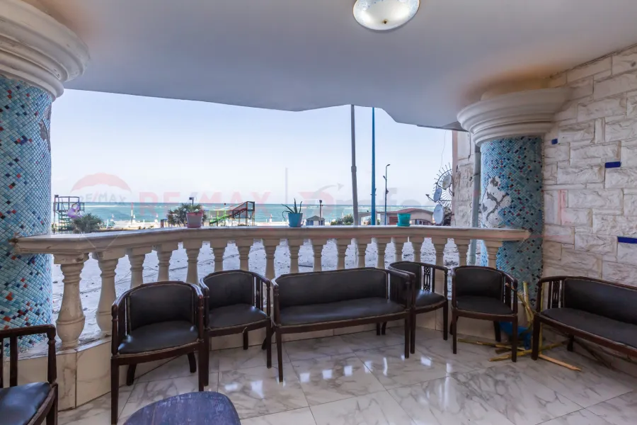 شقة ادارى للبيع  و تصلح سكنى 160 م المندره (على البحر مباشره)