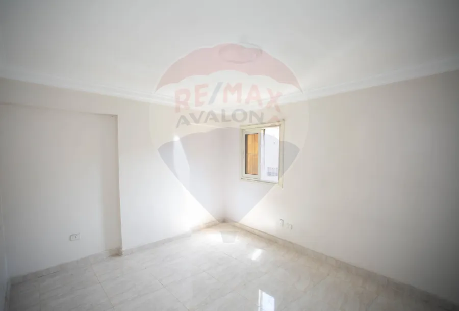 شقة للبيع 160 م ميامي (متفرع من ش جمال عبد الناصر)