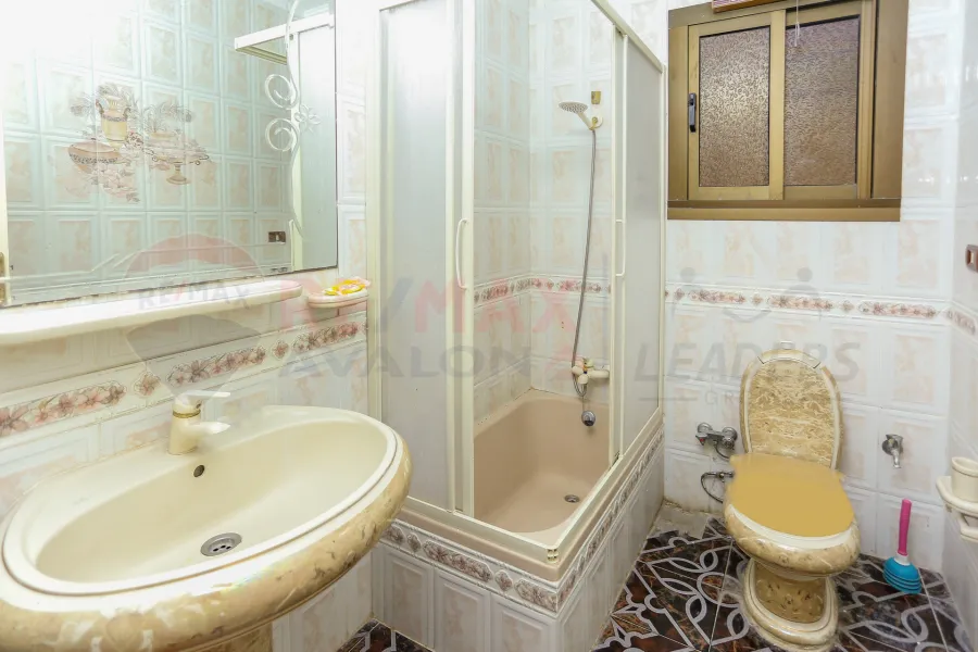 Apartment for sale 110 m Al-Maamoura Al-Shati (Al-Mashtal St. - Steps from the sea)