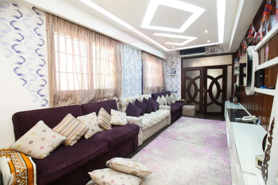 شقة للبيع 360 م + 360 م رووف ملكية خاصة سموحة (كومباوند حدائق اللوتس - ش الهيلتون )