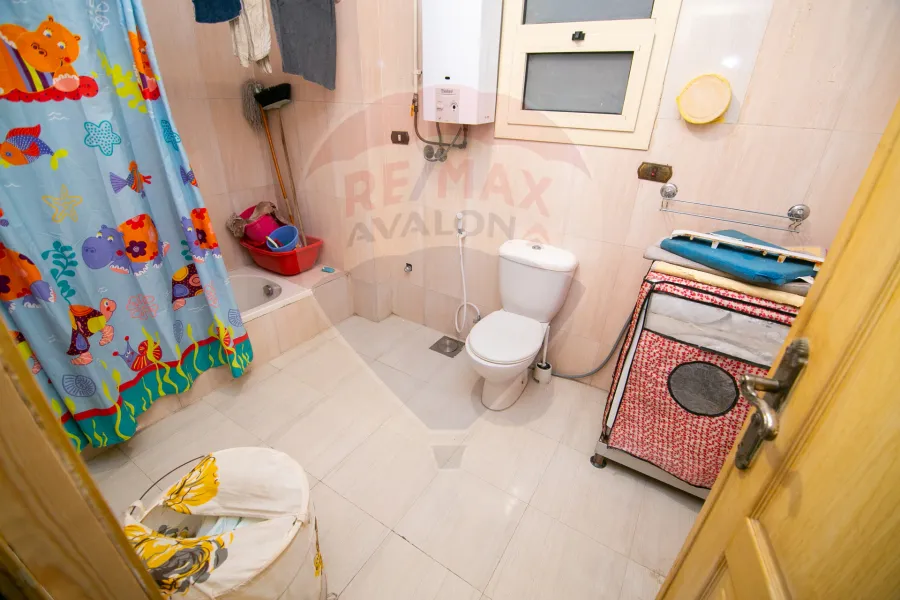 شقة للبيع 233 م كفر عبده (ش سكينة بنت الحسين)