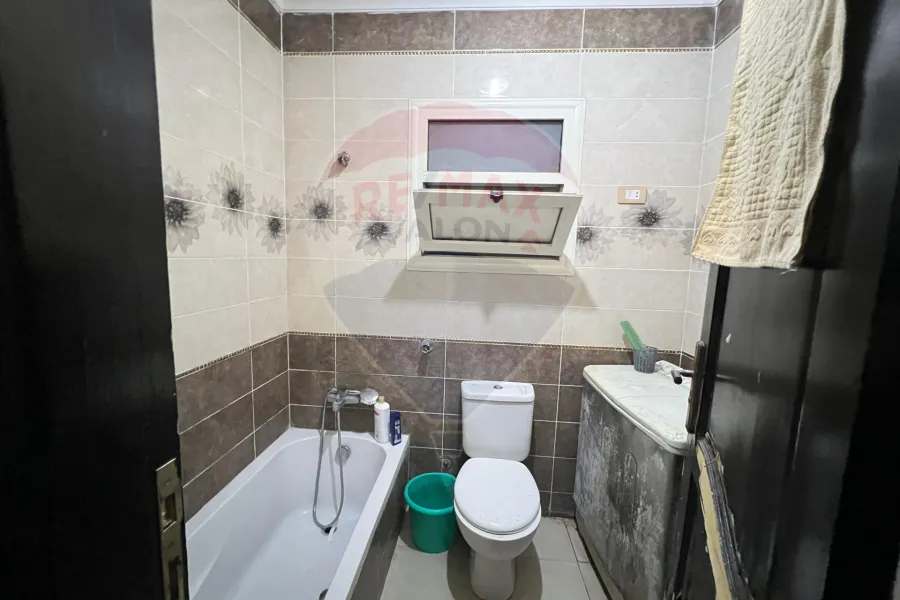 شقة للبيع 180 م سموحة (ش 50 - خطوات من فوزى معاذ)