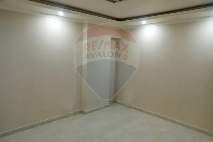 Commercial unit for rent  170 m Smouha (Hilton St.- next to Murooj Compound)