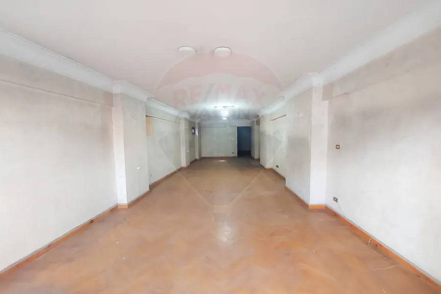 ( شقة للبيع 200م جليم (  ش أبو قير مباشرة