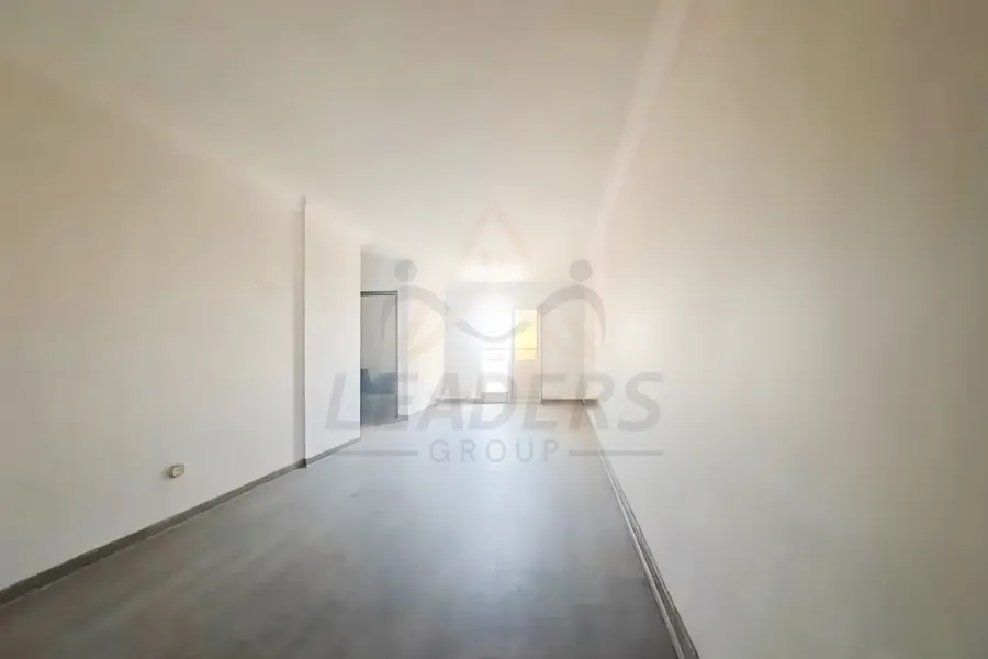 شقة للايجار 90 م سبورتنج (متفرع من الترام)