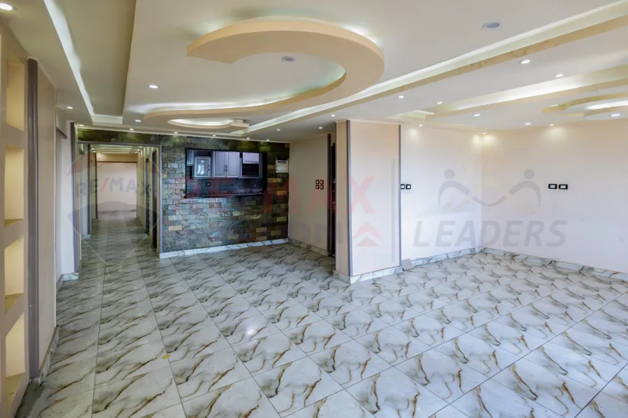 شقة للبيع 187 م كليوباترا (علي البحر مباشرة)