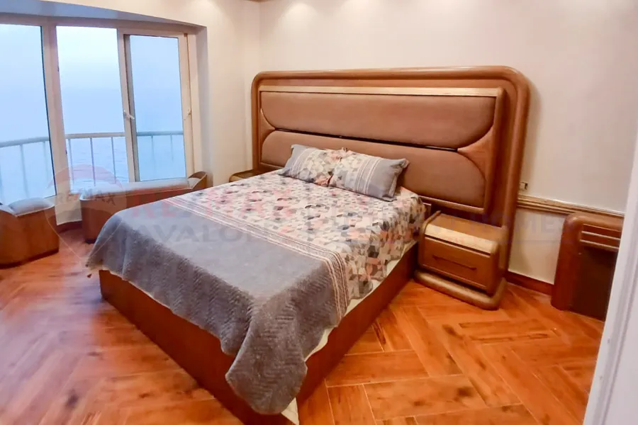 شقة للبيع 145 م ستانلي (علي البحر مباشرة)