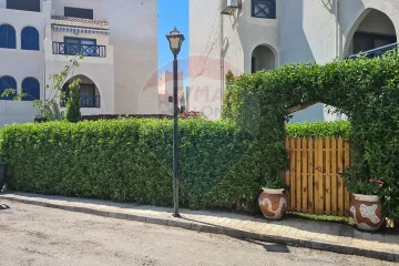 شاليه ارضي بحديقة 88 م + حديقة 140 م الساحل الشمالى (قرية قرطاج ك 81)-