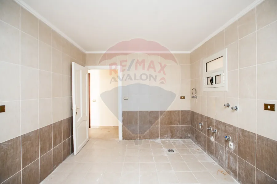 شقه للإيجار 235 م ستانلي (متفرع من البحر- ڤيو مباشر للبحر)