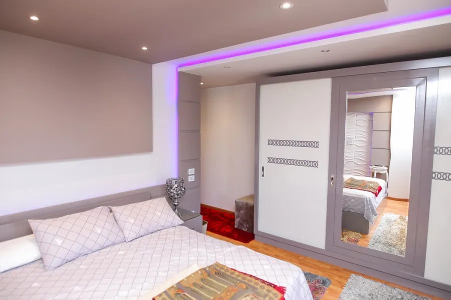 شقة للايجار مفروش 180م سان ستيفانو ( على الترام )