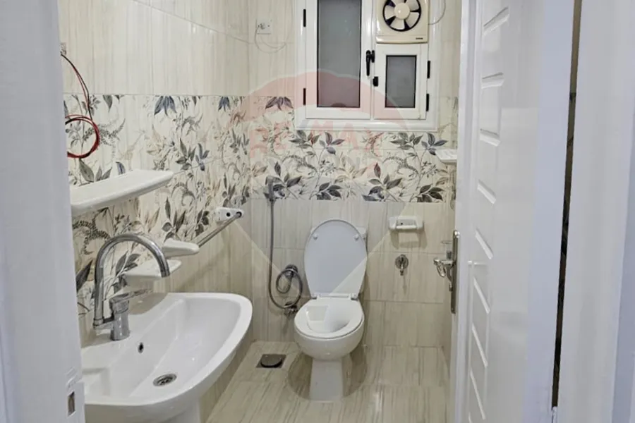 شقة للايجار 100 م كامب شيزار ( ش حامد نصر )