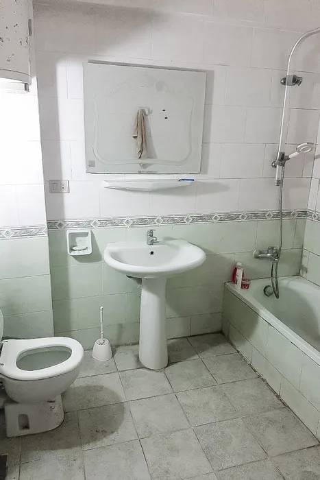 شقة للايجار قانون جديد 140م رشدى (ش أبو قير مباشرة)