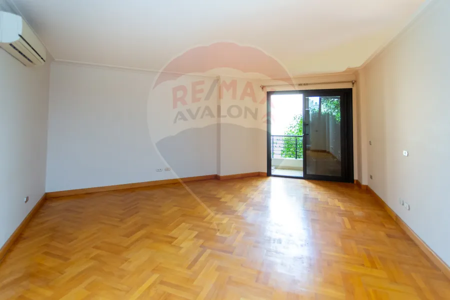 شقة مرخصة للبيع 295 م كفر عبده (متفرع من ش معروف الرصافة)