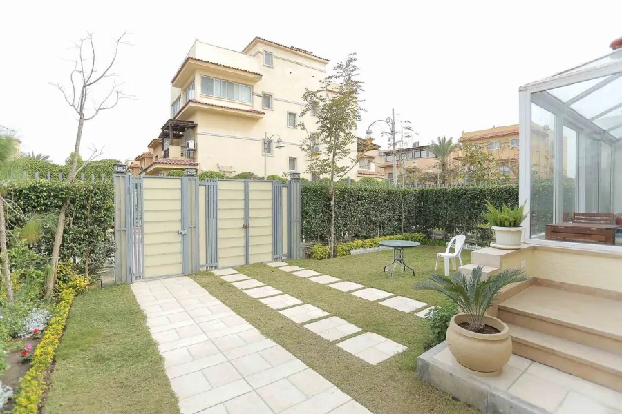 عدد 2 فيلا توين هاوس كامل 350م للبيع  (كومباوند ميروزا بجوار كارفور