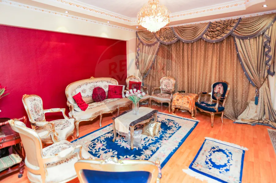 شقة للبيع 140 م رشدي (علي الترام مباشرة)