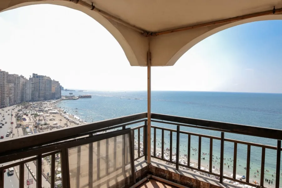 شقة للبيع 200م المندرة - على البحر مباشرة