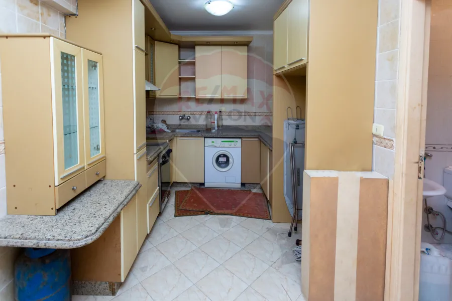 شقة للبيع 175 م السرايا (علي البحر مباشرة)