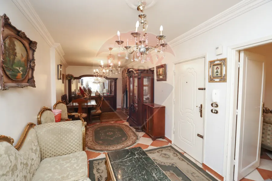 شقة للبيع 123 م ميامي (متفرع من ش العيسوي)