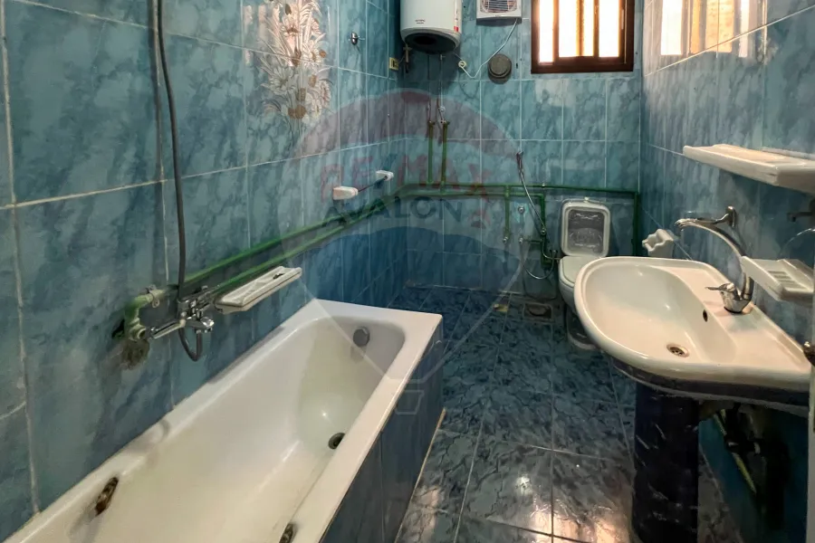 شقة للإيجار 240 م سيدي جابر (ش بهاء الدين الغتوري)