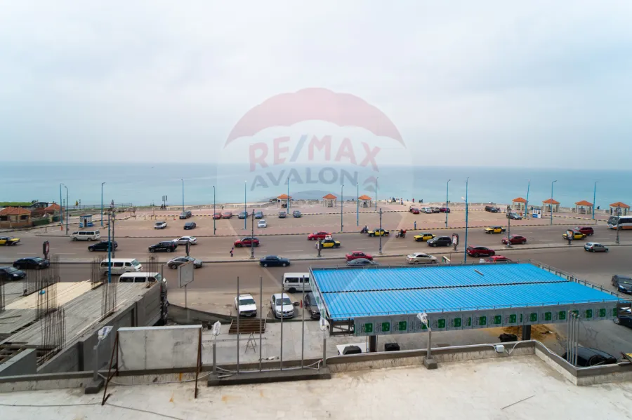 شقة للبيع 120 م صافى كامب شيزار (ثانى نمرة من البحر- فيو بحر مباشر)