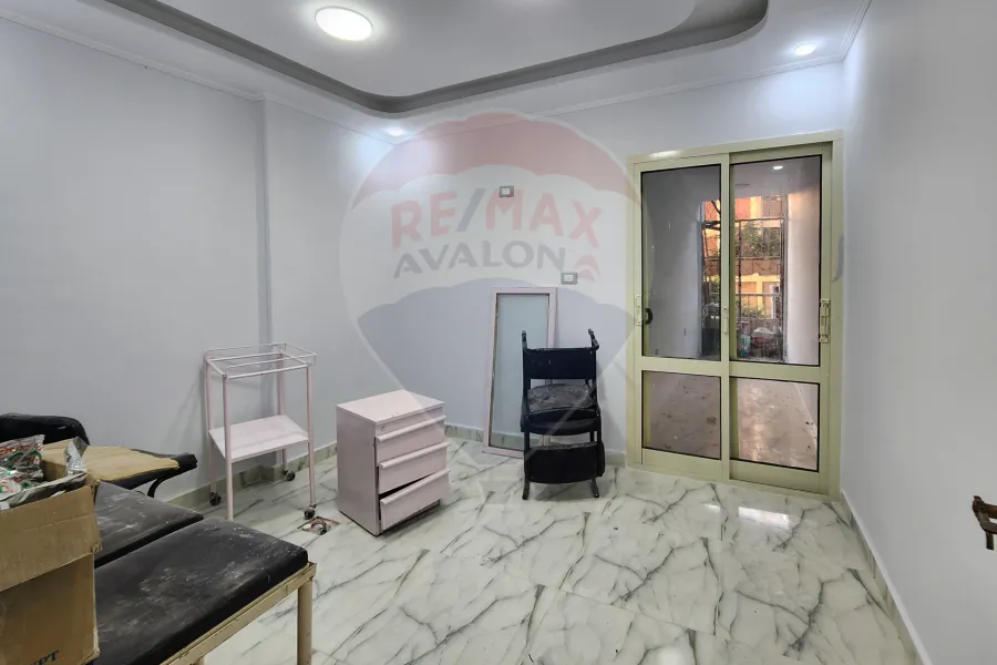 Administrative apartment for sale 50 m Victoria (Directly on tram)