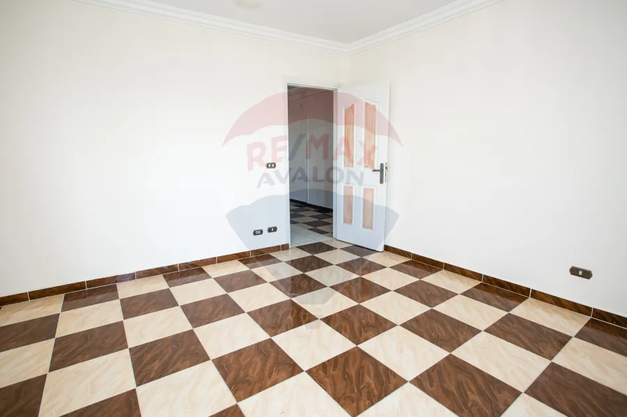 شقة للإيجار 200 م سموحة ( كوبرى 14 مايو- فيو مفتوح على نادى سموحة)