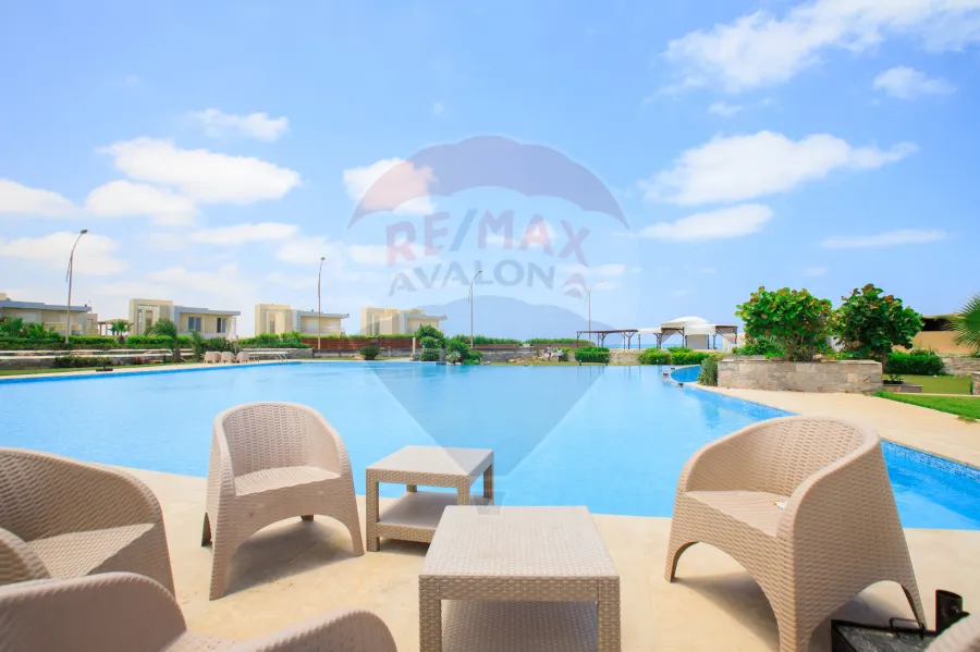 فيلا للبيع 1,010 م الساحل الشمالي سيدي كرير (كومباوند سيدرا - صف اول بحر)