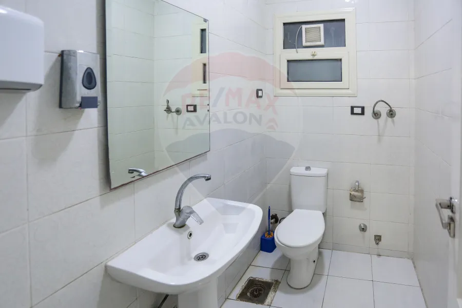 Medical Center for sale 220 m Al Azarita (Sutter St)